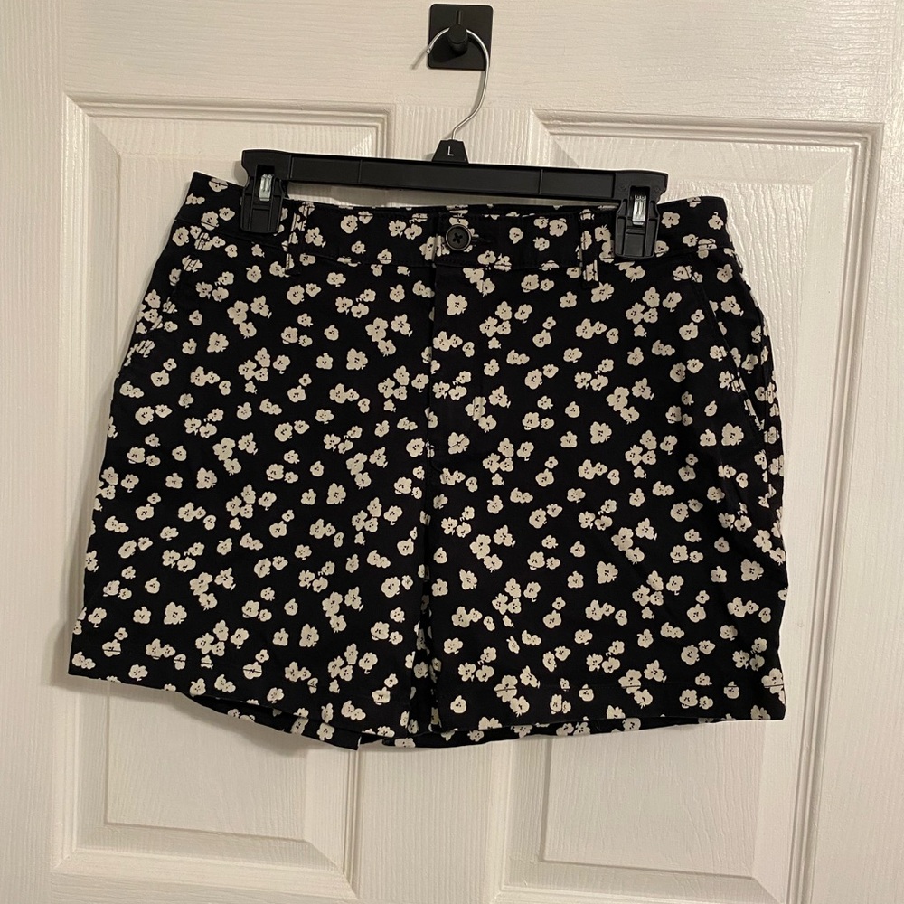 Floral Black and White Shorts, Size 10, NWOT never worn